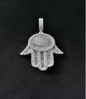 High Quality Fashion Zircon Inlaid Hand Pendant With Flowers